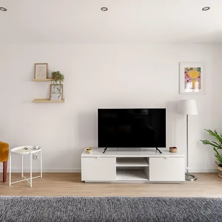 Altido Stunning Flat With Balcony *