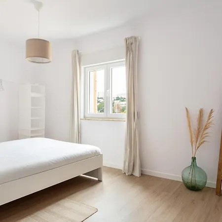 Altido Stunning Flat With Balcony