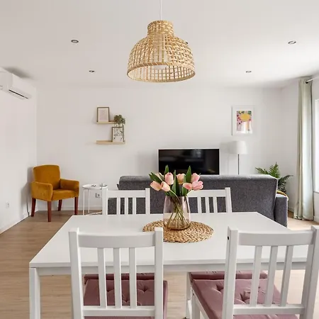 アパート Altido Stunning Flat With Balcony *