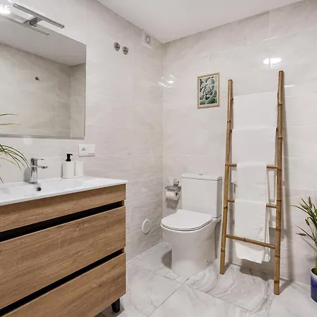 Altido Stunning Flat With Balcony アパート *